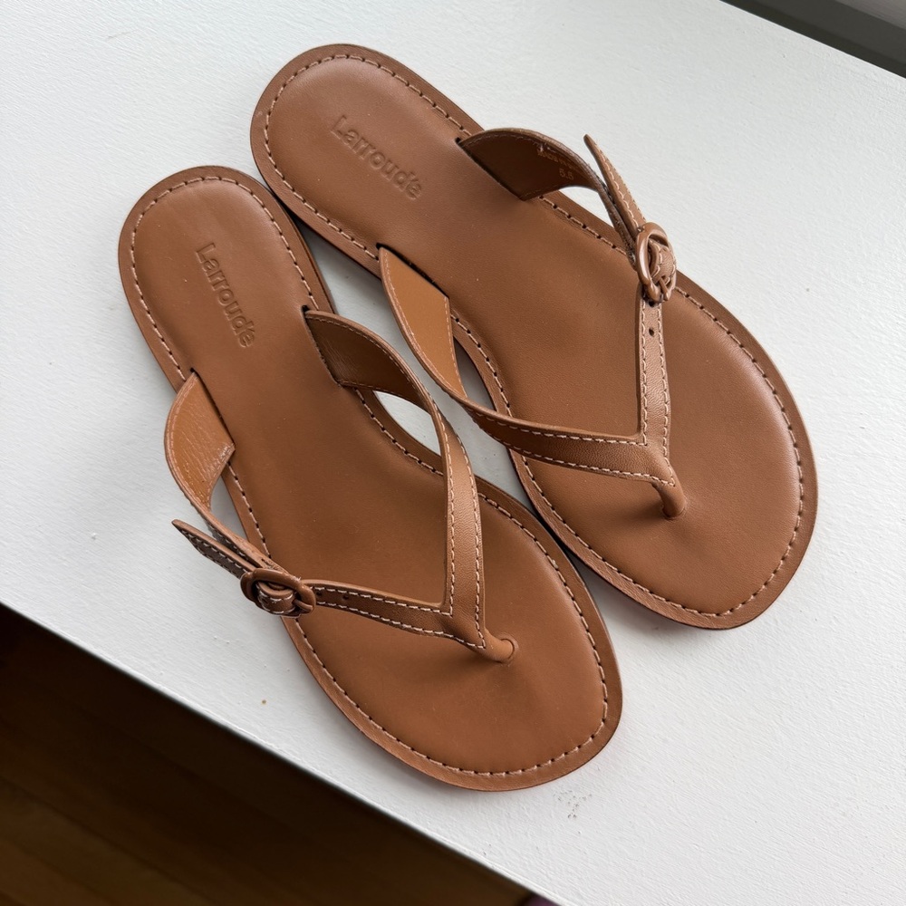 NEW WITHOUT BOX LARROUDE MARY KATE FLAT SANDAL IN CARAMEL LEATHER